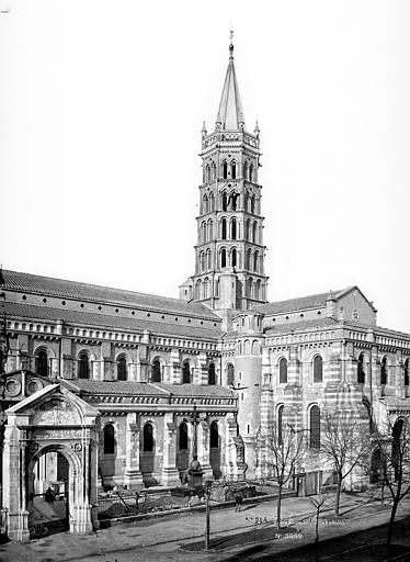 Façade sud, clocher et transept