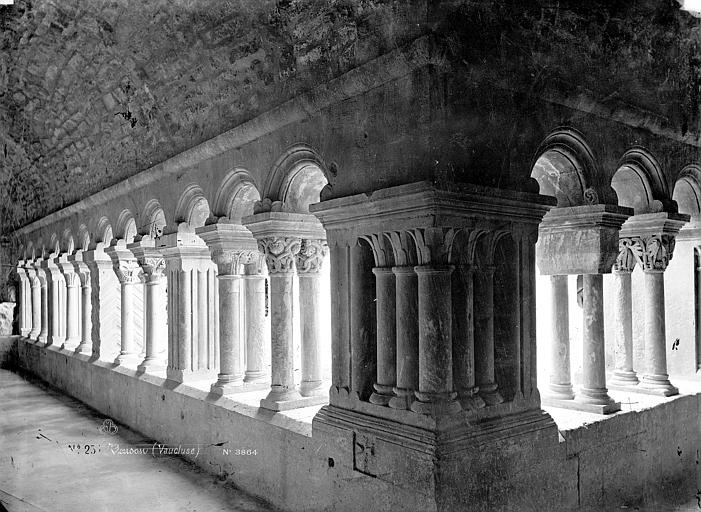 Cloître : Vue intérieure des galeries est et nord