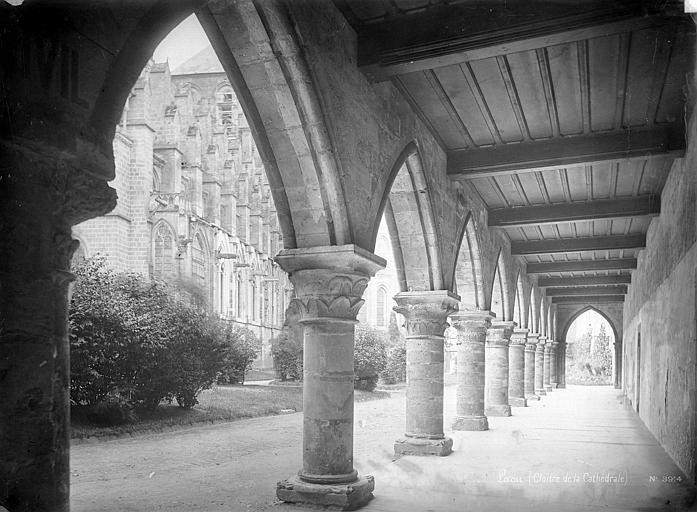 Cloître : Vue intérieure d'une galerie