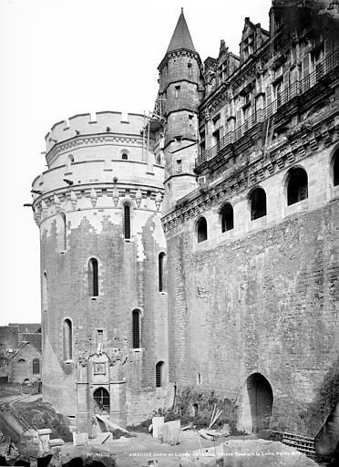 Façade nord sur la Loire : Tour des Minimes et logis du roi