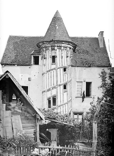 Vue d'ensemble avec la tourelle d'escalier