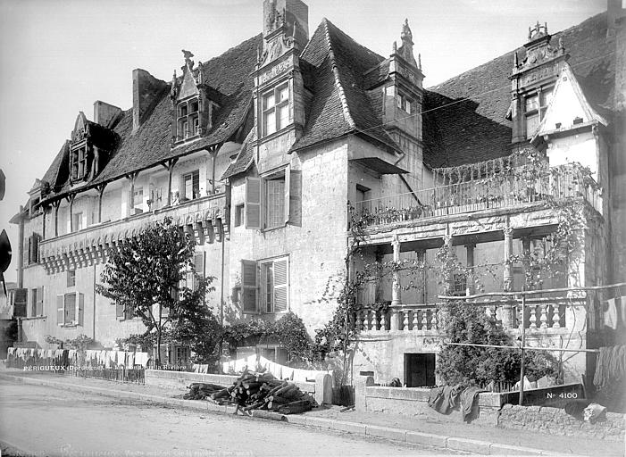 Façades donnant sur la rivière