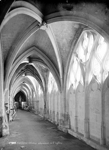 Cloître : Vue intérieure d'une galerie