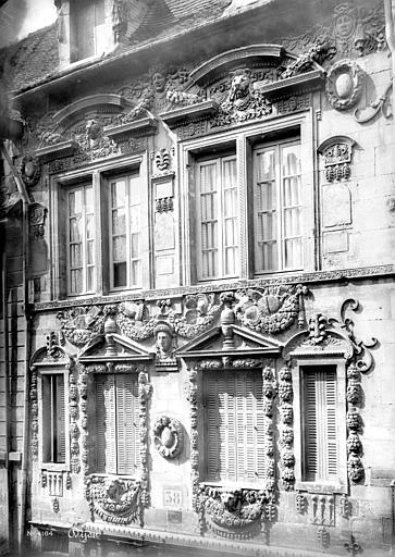 Façade sur rue : Premier et deuxième étages