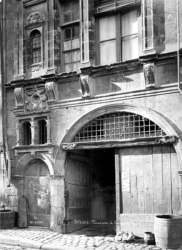 Façade sur rue : Porte d'entrée