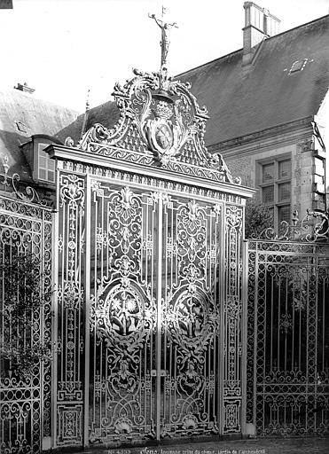 Jardin : Ancienne grille provenant du choeur