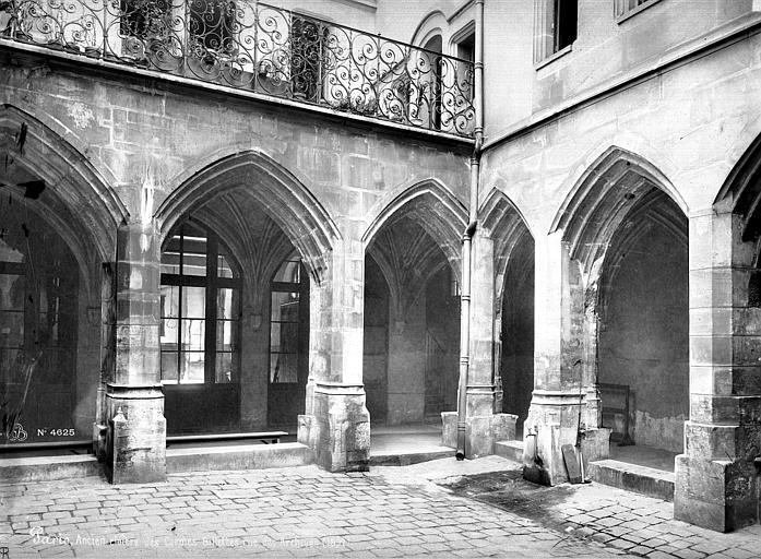 Cloître : Galerie extérieure