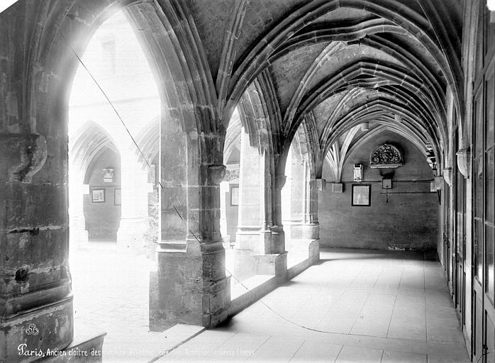 Cloître : Vue intérieure d'une galerie