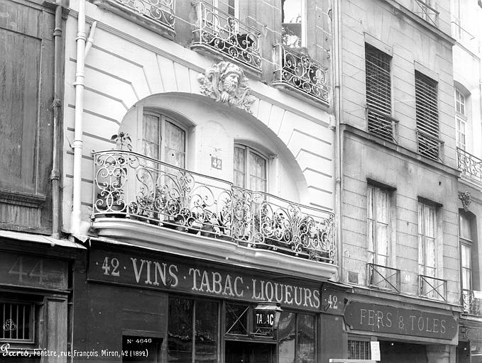 Façade sur rue : Fenêtre du 1er étage