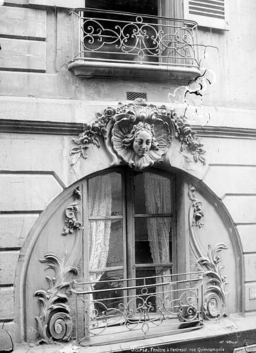 Façade sur rue : Fenêtre