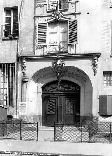 Façade sur rue : Porte