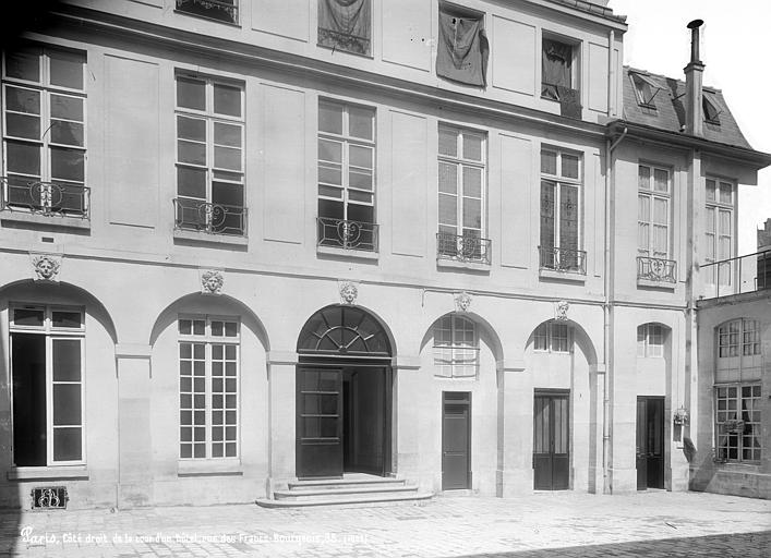 Cour intérieure : Façade de droite