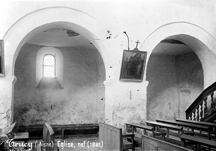 Vue intérieure de la nef et du bas-côté sud : Grandes arcades