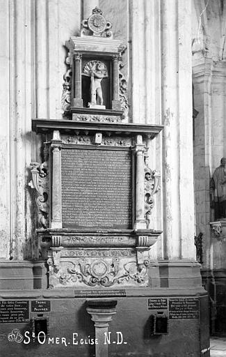 Monument commémoratif de Jean du Bur, échevin de Saint-Omer et de sa femme