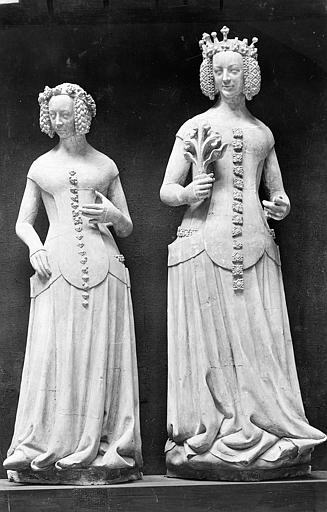 Moulages - Deux statues provenant de la cheminée de la Salle des Pas-Perdus : Isabeau de Bavière ou Jeanne d'Armagnac et Jeanne de Boulogne