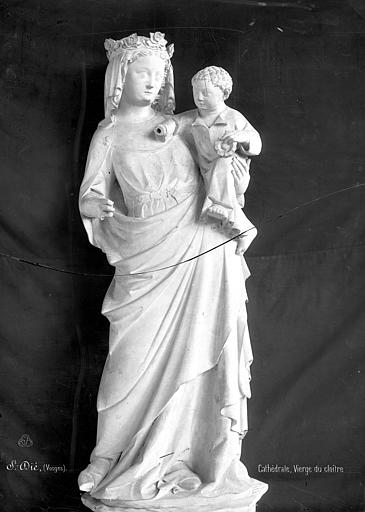 Cloître, Vierge et l'Enfant. Statue du cloître : Vierge à l'Enfant