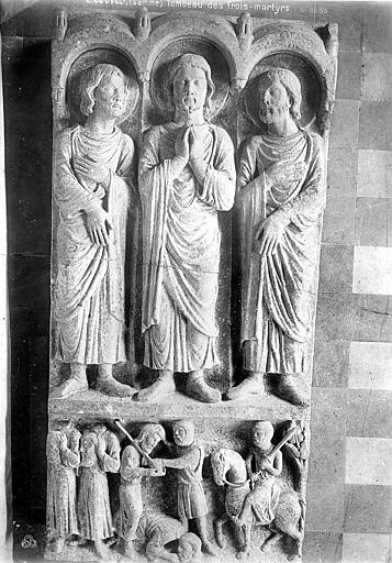 Monument funéraire de saint Fuscien, de saint Victoric et de saint Gentien (vue de dessus) : Les trois saints et leur martyre