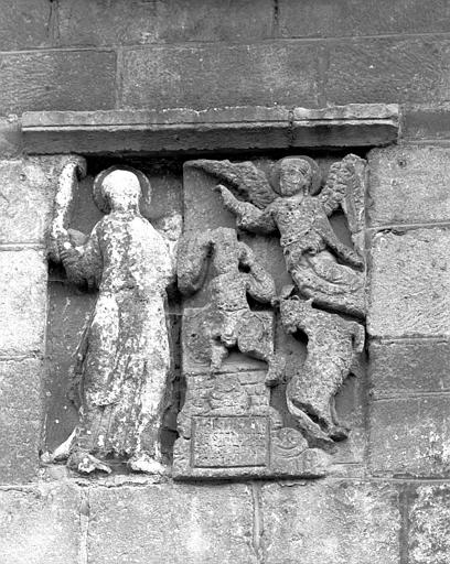 Sculpture encastrée côté est de la façade nord: Sacrifice d'Abraham