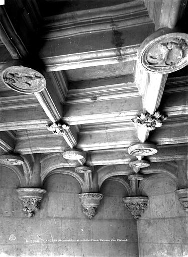 Salle : Plafond à caissons