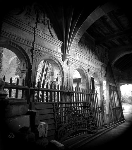 Cloître : Vue intérieure de la galerie est