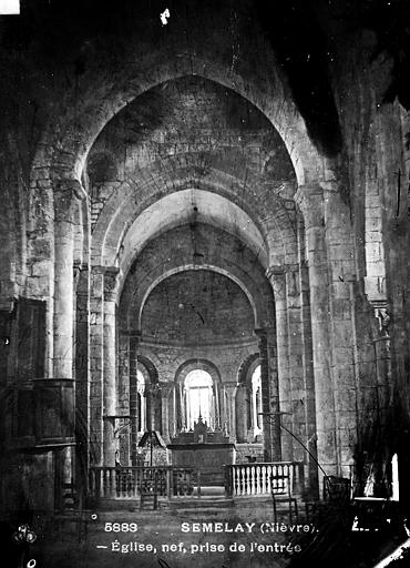 Nef, vue de l'entrée