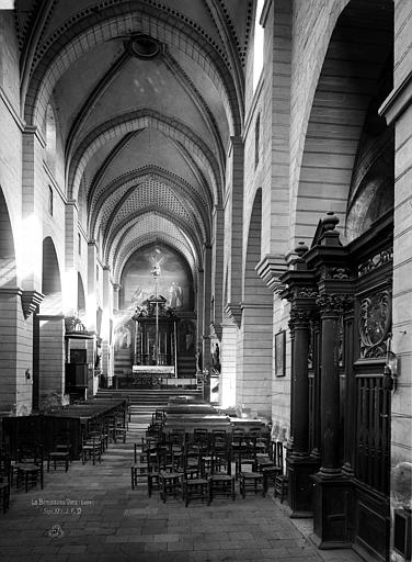 Eglise, nef vue de l'entrée