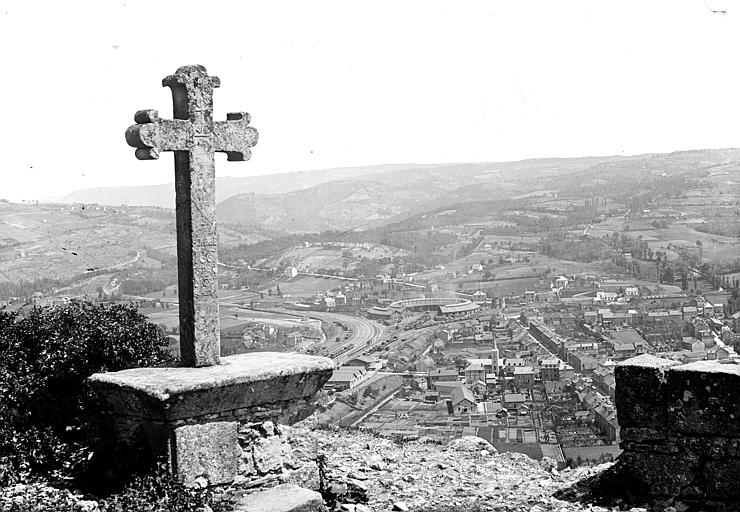 Croix et vue sur l'ensemble de la vallée