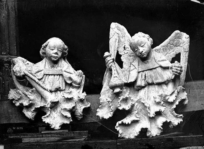 Eglise, fragments sculptés. Eglise, fragments sculptés