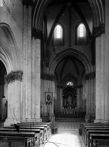 Nef, vue de l'entrée