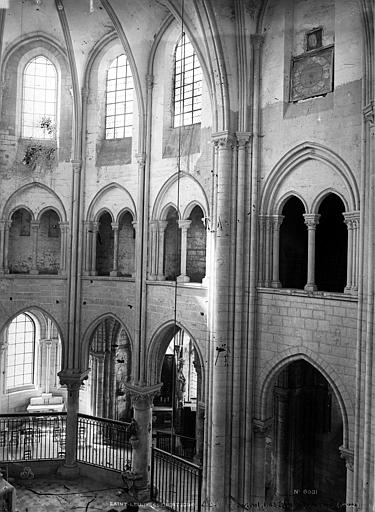 Glise, travées de la nef