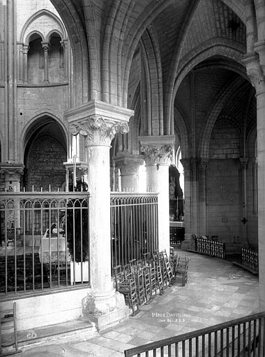 Eglise, pourtour du choeur