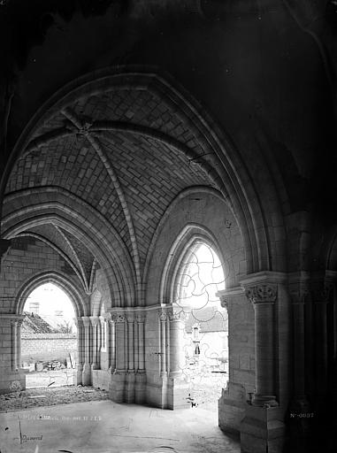 Narthex ou porche de l'église