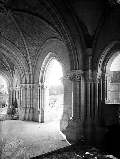 Narthex ou porche de l'église, vue intérieure