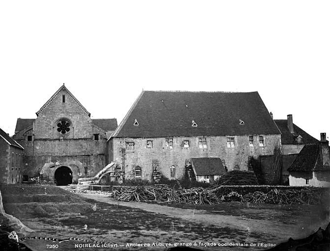 Grande façade ouest de l'église ancienne