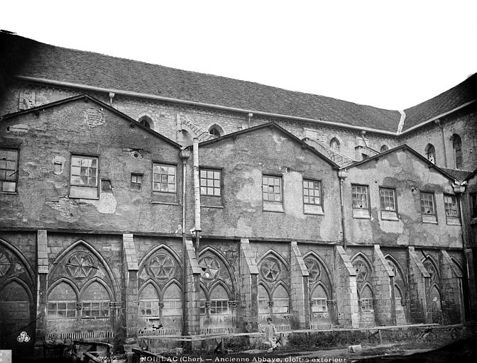 Grande façade ouest de l'église ancienne