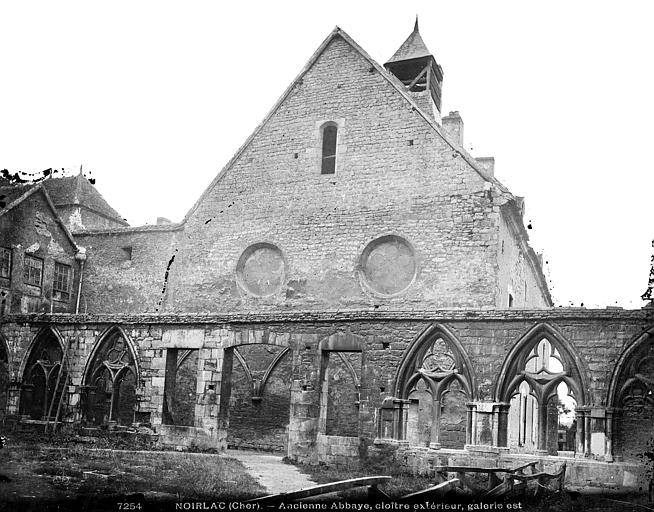 Grande façade ouest de l'église ancienne