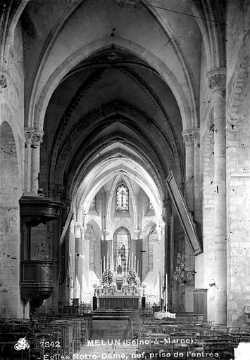 Nef, vue de l'entrée