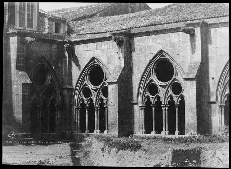 Cloître : vue d'un angle