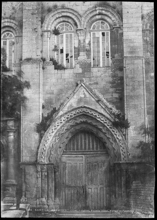 Église : portail ouest