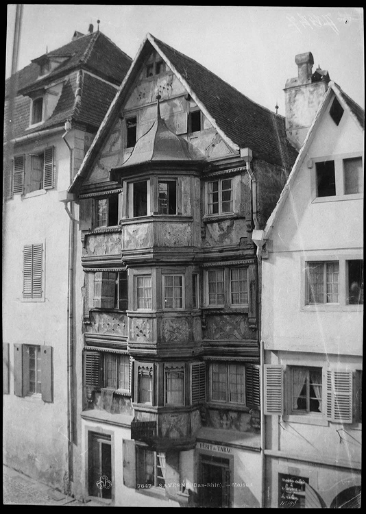 Vue d'ensemble : Façade avec loggia polygonale