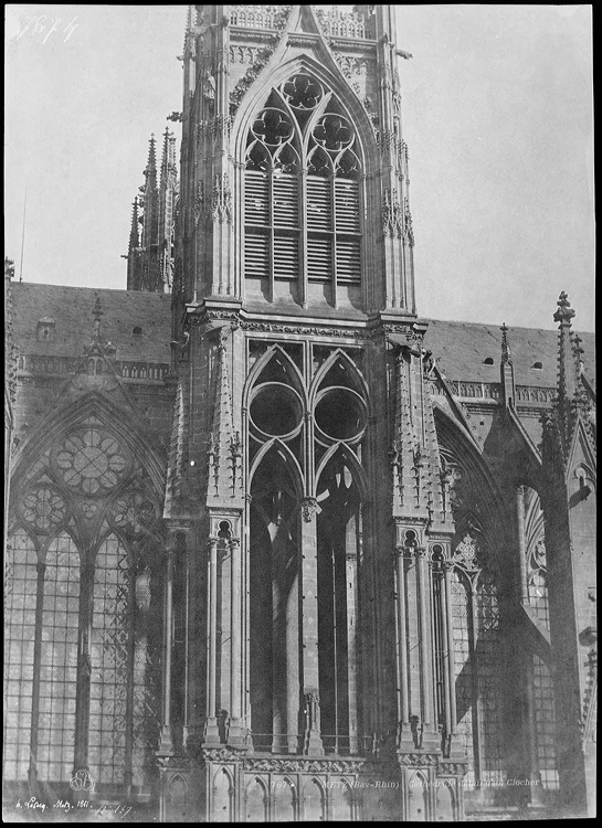 Façade nord : fenêtres de la tour