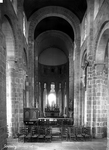 Nef, vue de l'entrée