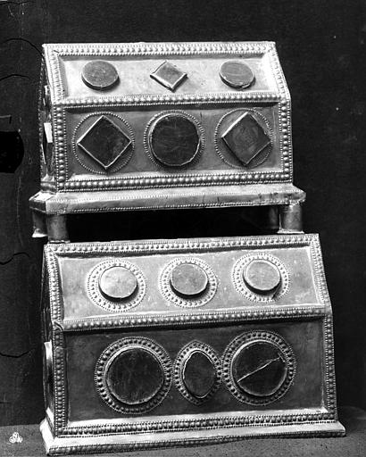 Deux châsses à médaillons en cuivre émaillé et cabochons - © Ministère de la Culture (France), Médiathèque du patrimoine et de la photographie, diffusion RMN-GP