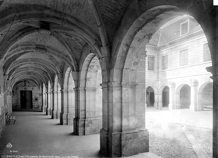 Cloître