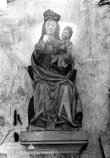 Statue de la Vierge à l'Enfant, assise