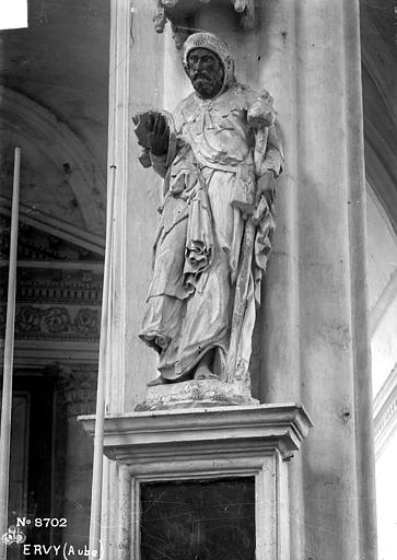 Statue en pierre : Saint Jean