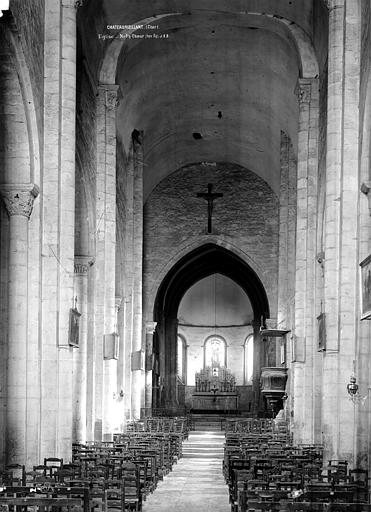 Nef, vue de l'entrée