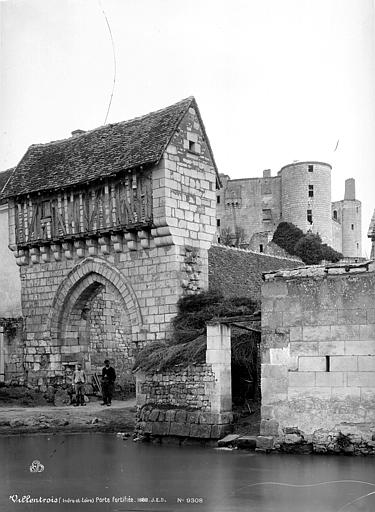 Porte fortifiée