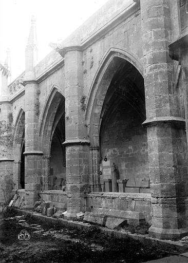 Cloître, partie extérieure