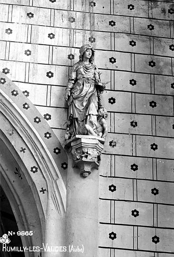 Sainte Catherine, statue